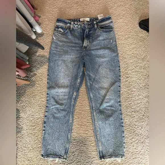 Abercrombie & Fitch Curve Love High Rise Mom Jean - Picture 2 of 6